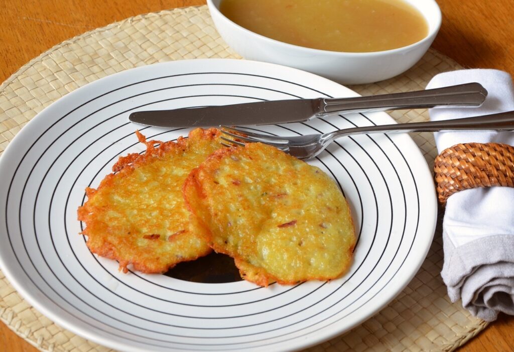 potato pancakes, reibekuchen, potato-701285.jpg